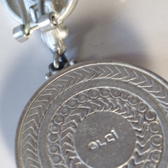 Vintage Liz Claibourne Clip On Earrings. Large Silver Medallion Design Unique - Picture 9 of 12